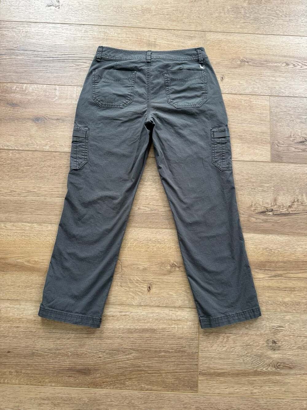 Eddie Bauer Slightly Curvy Cropped Cargo Pants Women’s 2 Gray Roll Tab Hiking - Picture 12 of 15